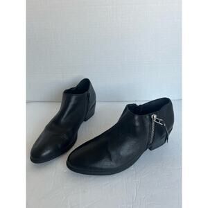 Steve Madden's Rosaaa Black Leather Side Zip Almond Toe Ankle Bootie Boot Sz 8.5